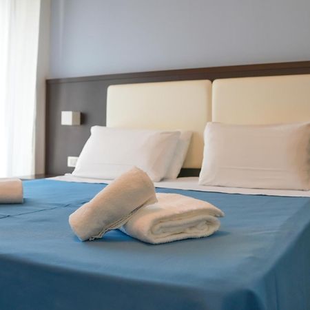 Hotel Lido Alba Adriatica Bagian luar foto