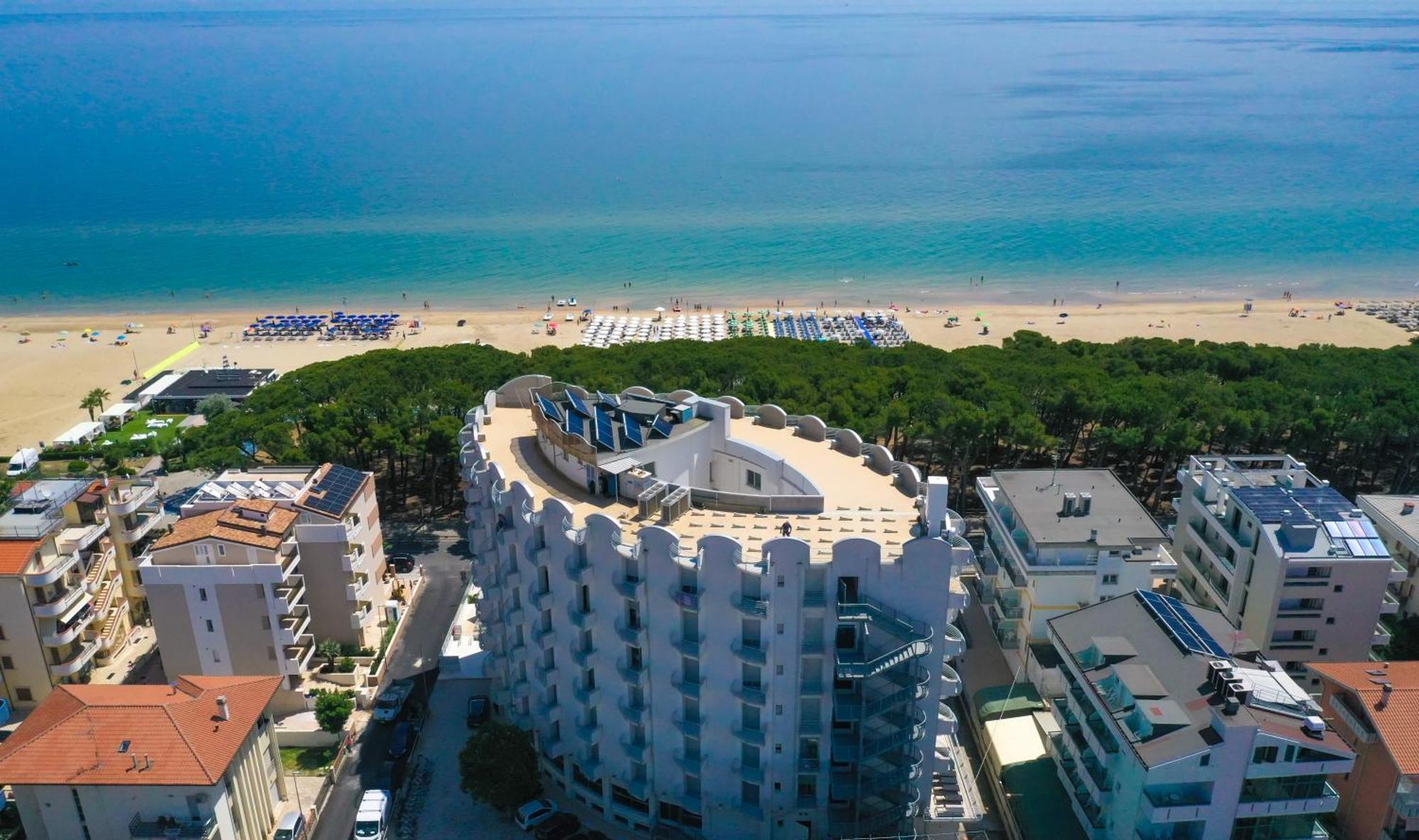 Hotel Lido Alba Adriatica Bagian luar foto