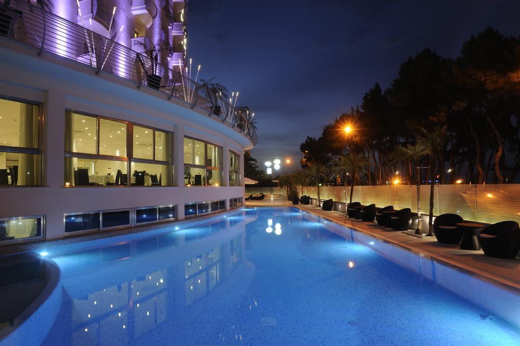 Hotel Lido Alba Adriatica Bagian luar foto