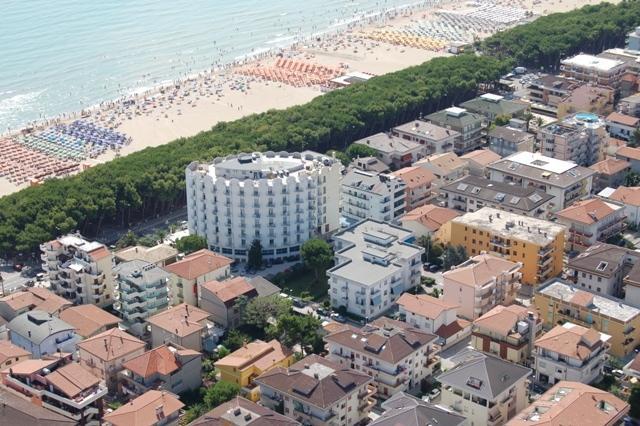 Hotel Lido Alba Adriatica Bagian luar foto