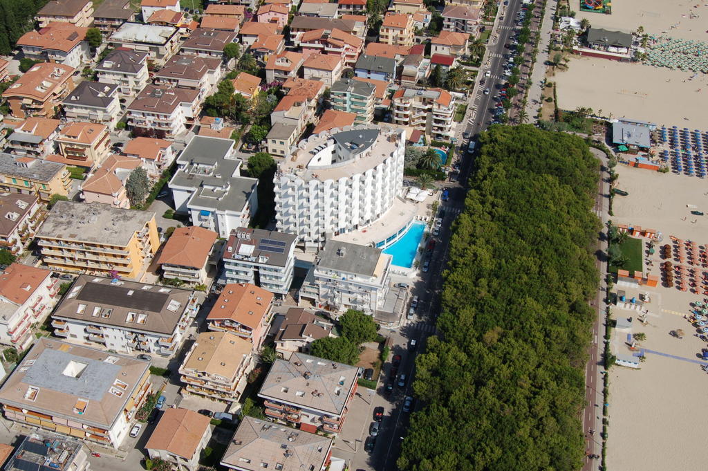 Hotel Lido Alba Adriatica Bagian luar foto
