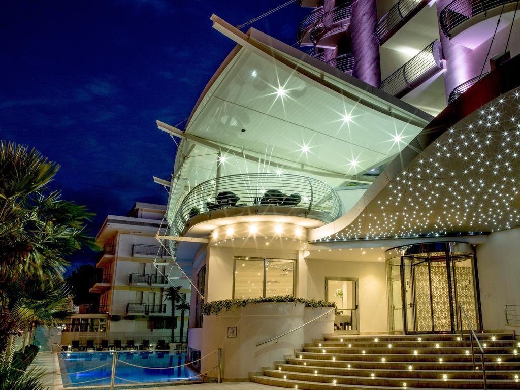 Hotel Lido Alba Adriatica Bagian luar foto