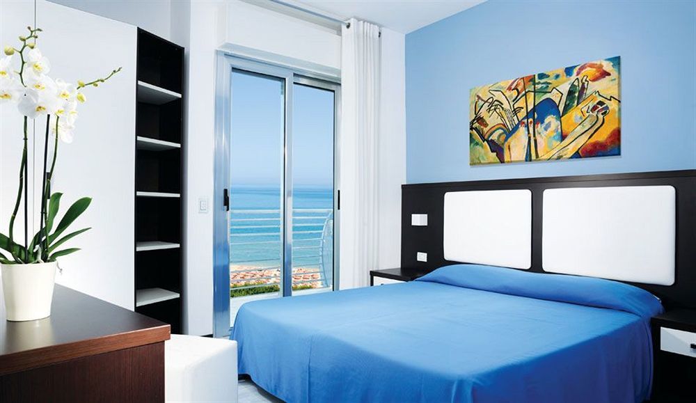 Hotel Lido Alba Adriatica Bagian luar foto