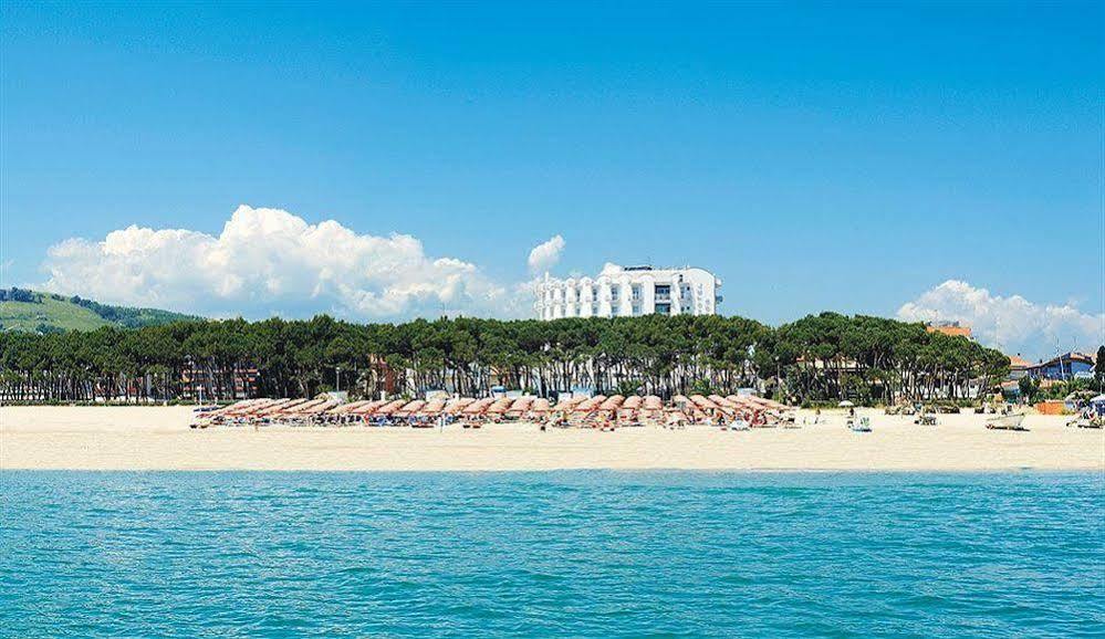 Hotel Lido Alba Adriatica Bagian luar foto