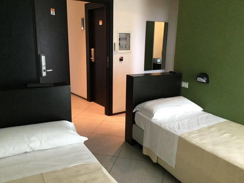 Hotel Lido Alba Adriatica Bagian luar foto