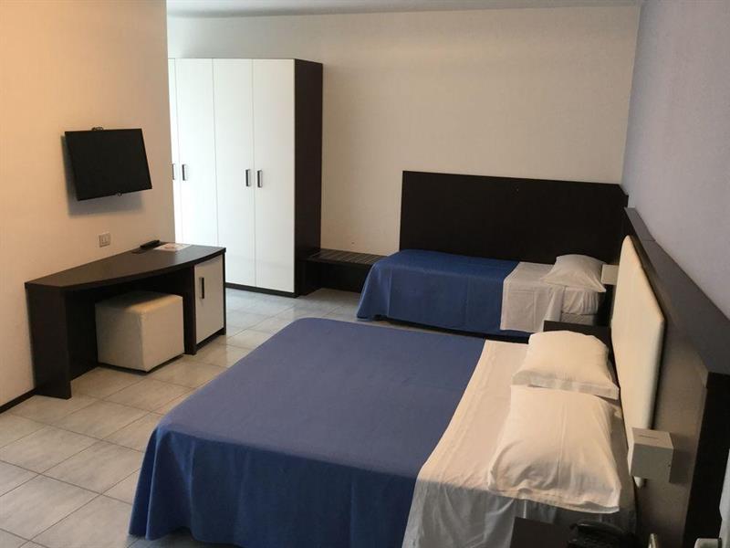 Hotel Lido Alba Adriatica Bagian luar foto